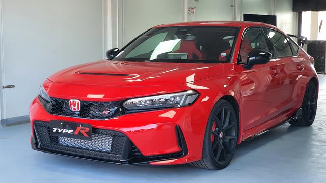 Honda Flexing Civic Type R buat Sindir Gempuran Mobil Listrik 