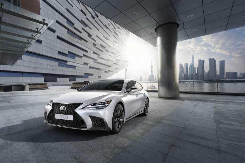 Lexus Luncurkan LS 500h F Sport, Hybrid Tapi Kencang