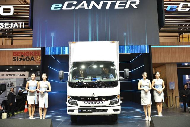 Truk Listrik FUSO eCanter Meluncur di GIIAS 2024