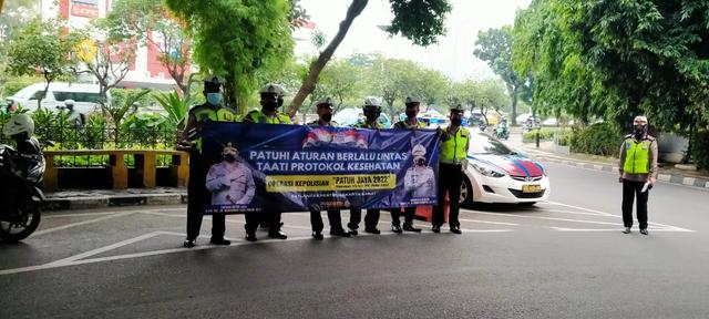 Riding Pakai Sandal Jepit, Siap-siap Bakal Kena Tilang!