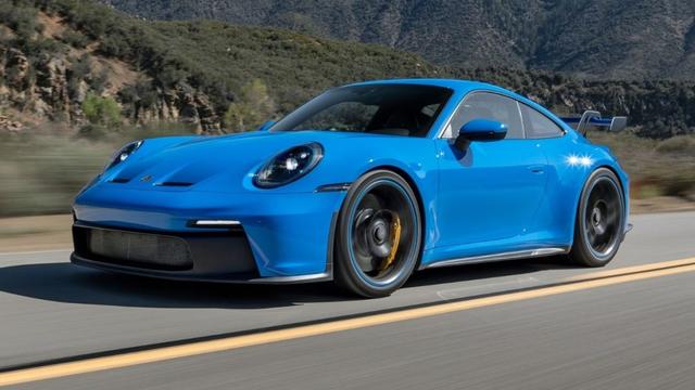 Spesifikasi dan Harga Porsche yang Ditabrak Xpander di Showroom