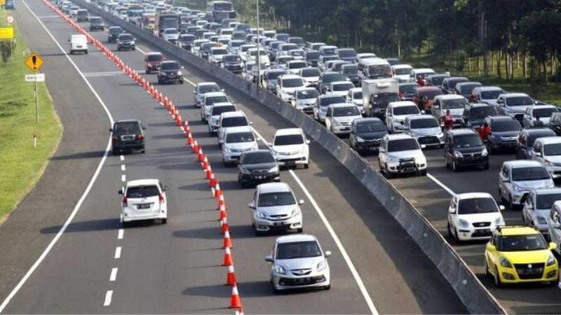 Contraflow KM 58 Jakarta-Cikampek Dihentikan Karena Kecelakaan