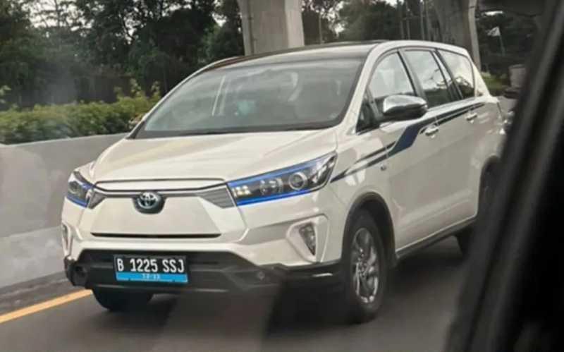 Innova EV Sudah Bekeliaran di Jalan Raya, Pertanda Apa?