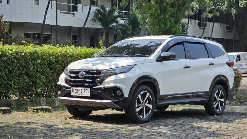 Test Drive Toyota Rush GR Sport: Langka, Mobil RWD yang Menolak Punah!