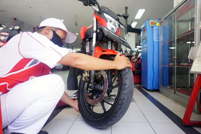 Usai Ditinggal Liburan, Ban Motor Perlu Dicek Tekanan Anginnya