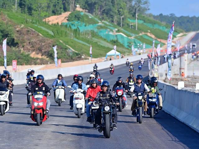 Katanya Wajib Kendaraan Listrik, Kok Jokowi Pakai Motor Karbu di IKN?