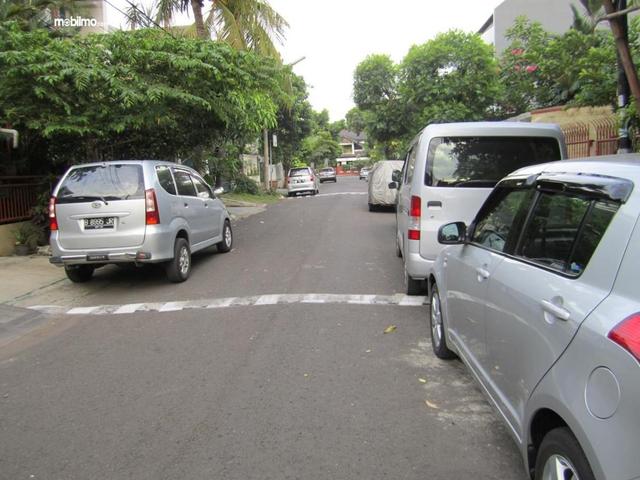 Pemilik Mobil Wajib Punya Garasi, Wacana Lama yang Gak Dianggap Warga