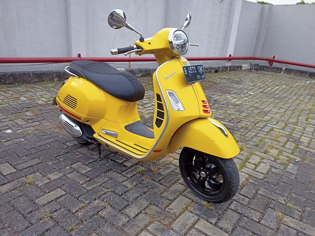 Review Vespa GTS 150 SS i-Get Yellow Sole, Terasa Meminang Bidadari