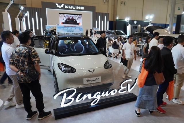 Wuling Pamerkan Mobil Listrik Terlarisnya di BCA Expoversary 2024