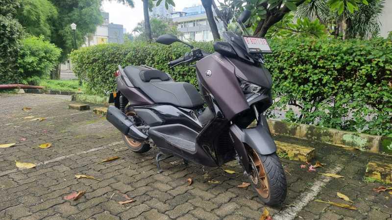 Review Yamaha Xmax TechMAX: Cuma Gimmick atau Terasa Bedanya?