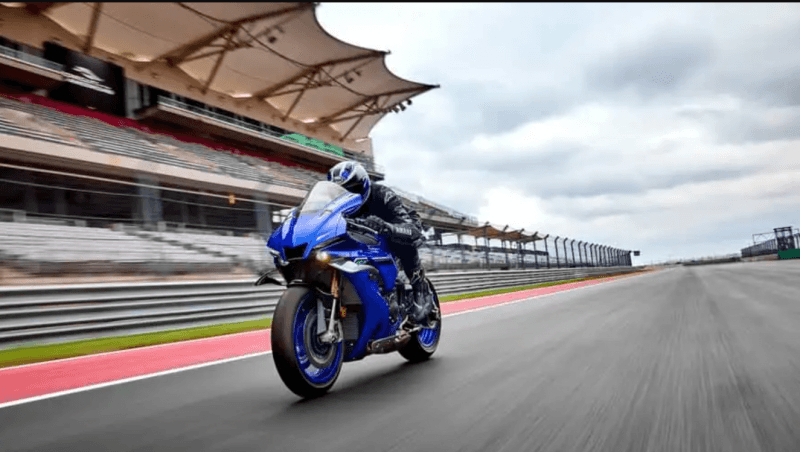 Yamaha R1 dan R1M 2025 Diluncurkan, Pakai Winglet Serat Karbon MotoGP!