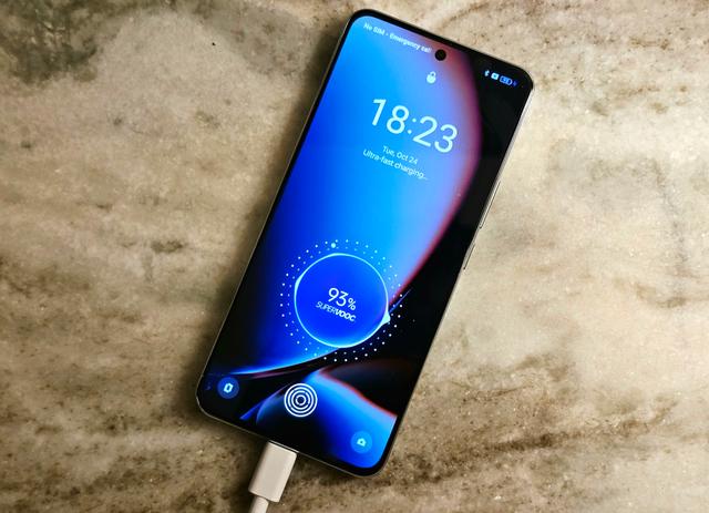 Rasanya Ngecas Super Singkat di Realme GT5 240W