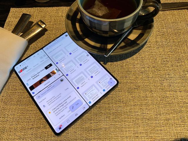 Pakai Android 12L, Galaxy Z Fold4 Bikin Multitasking Makin Mulus