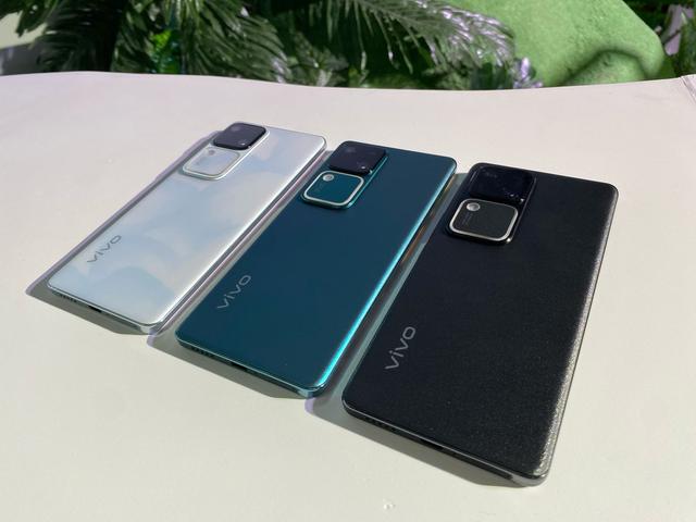 Spesifikasi dan Harga Vivo V30, Versi Murahnya V30 Pro