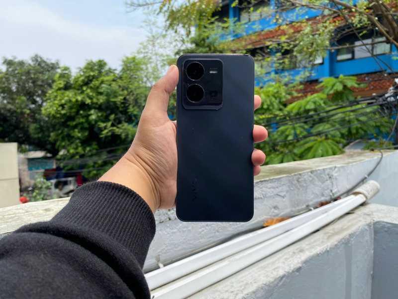 Review Vivo V25: Baterai Awet, Layarnya Bikin Betah Nonton