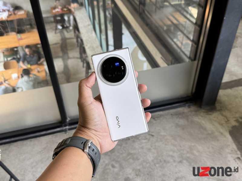 Spesialnya Vivo X Fold3 Pro: Didukung Gemini Pro, Punya Kamera Zeiss