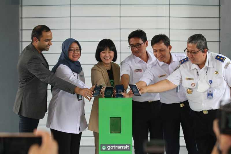 Perhatian Anak Kereta, Gojek Bikin Fitur Baru buat Beli Tiket KRL