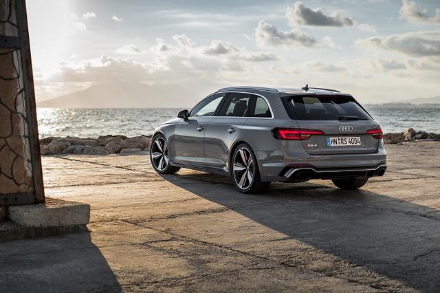 Hankook Ban Resmi Audi RS 4 Avant