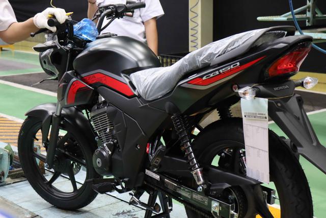 Honda Ferza Baru, Enak Ya Pabrikan Motor, Modal Ganti Warna Bisa Laku