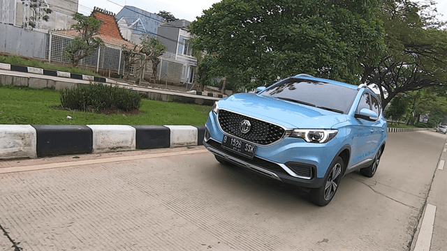 VIDEO: Sensasi Mobil Listrik Termurah, MG ZS EV