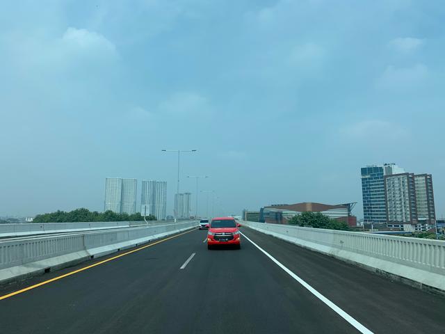 Waduh, Jalan Tol Layang Japek II Sempat Banjir