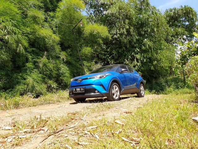 VIDEO: Test Drive Toyota C-HR, Crossover Harga Rusuh