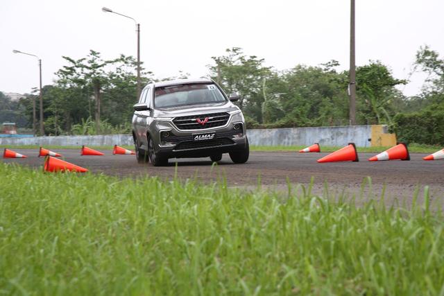 Review Performa dan Handling Wuling Almaz, SUV yang Ngeselin!