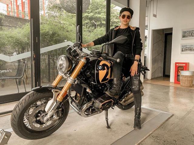 5 Artis Cantik Ini Jadi Macho Menunggangi Motor Gede