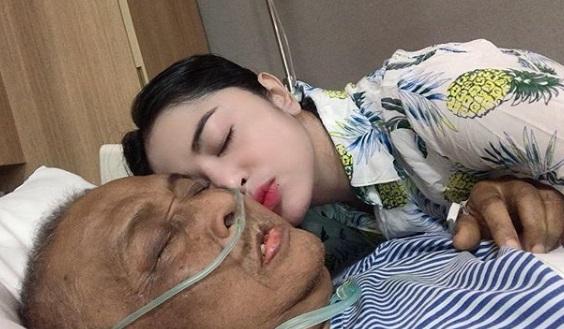  Dewi Perssik: Papi Ingin Meninggal sama Saya