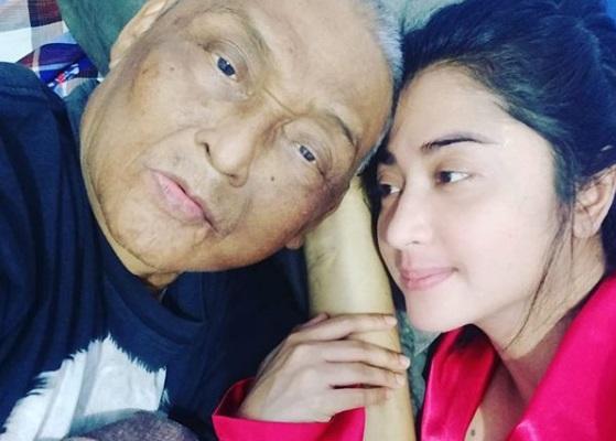 Ayah Meninggal Dunia, Dewi Perssik Belum Bisa Diajak Bicara