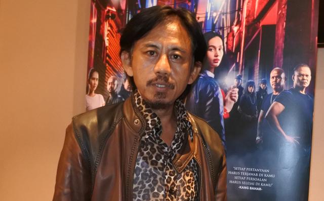  Epy Kusnandar Menangis di Gala Premiere 'Preman Pensiun'