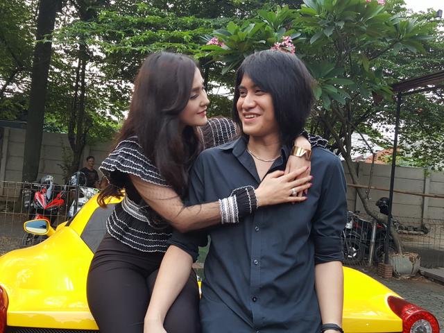 FOTO: Kemesraan Kevin Aprilio dan Vicy Melanie usai Lunasi Hutang Rp17 M