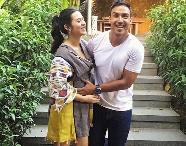 3 Foto Terbaru Raisa Lagi Hamil Besar, Dielus-elus Sama Hamish Daud 