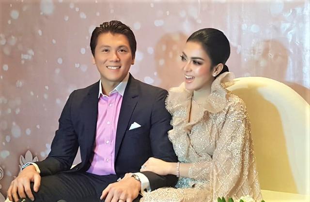 Luna Maya <i>Gak</i> Respon Undangan Syahrini dan Reino Barack