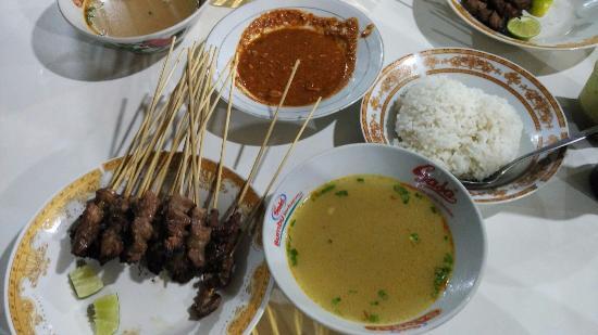 Sate Campur Kuah Soto, Nyamm.. Kamu Harus Coba Sate Matang Khas Aceh