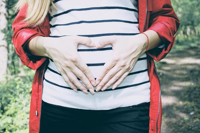 Mengapa Perempuan Hamil dan Menyusui Tidak Boleh Operasi Lasik Mata?