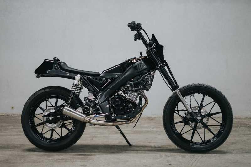 Menyulap Yamaha XSR 155 Jadi Skinny Clubstyle