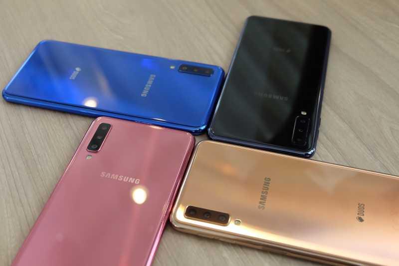 Menjajal Singkat Galaxy A7, Ponsel 3 Kamera Harga Rp4 Jutaan