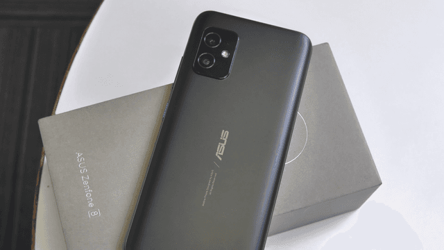 FOTO: Melongok Bodi Mini Asus Zenfone 8