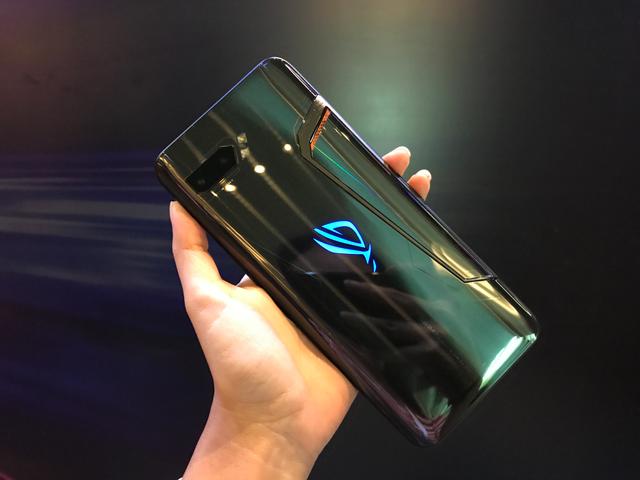 FOTO: Detail Bodi Ponsel Gahar Asus ROG Phone II