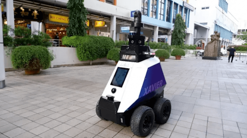 Robot Pantau Warga yang Langgar Prokes