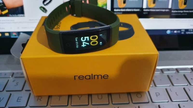 Realme Band Hijau Army, Tak Perlu Kabel Charger