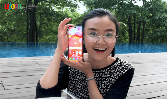 VIDEO: Unboxing Galaxy A70, Ponsel Layar Jumbo Rp5 Jutaan