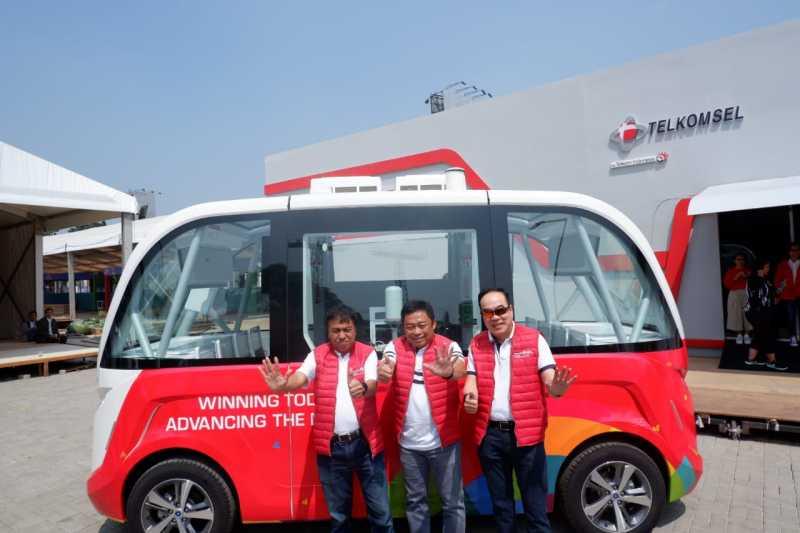 Melihat Lebih Dekat Bus Tanpa Sopir Telkomsel untuk Asian Games