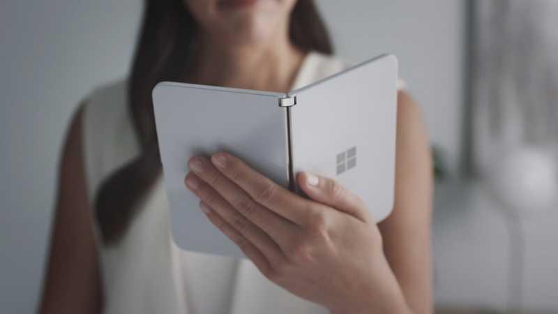 Surface Duo: Ponsel Lipat Pakai Android dari Microsoft