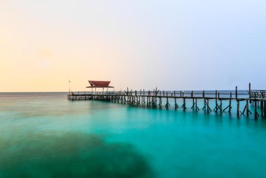 Mengapa Kamu Harus Liburan ke Pulau Derawan Sekali dalam Hidup?