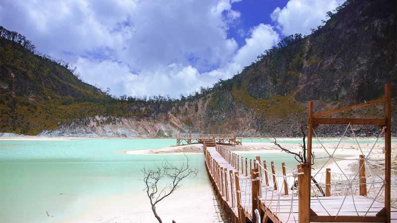 Terhipnotis Keindahan Kawah Putih di Bandung