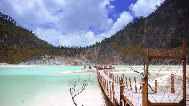 Terhipnotis Keindahan Kawah Putih di Bandung