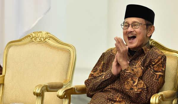 “Habibie” <i>Trending Topic</i>, Jangan Termakan Hoaks Habibie Wafat