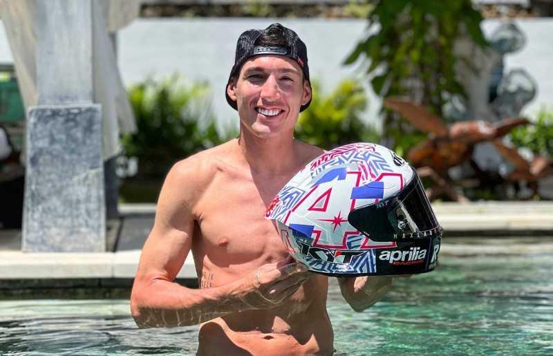 Instagram Espargaro Udah 1 Juta Follower, Jadi Lempar Helm Gak Nih?